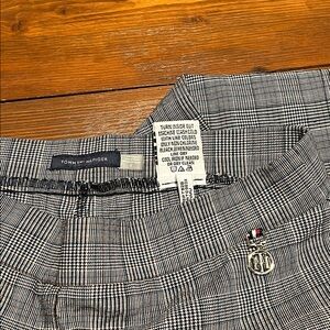 Tommy Hilfiger - Slacks Pants - Plaid Black White Red  - Size 6